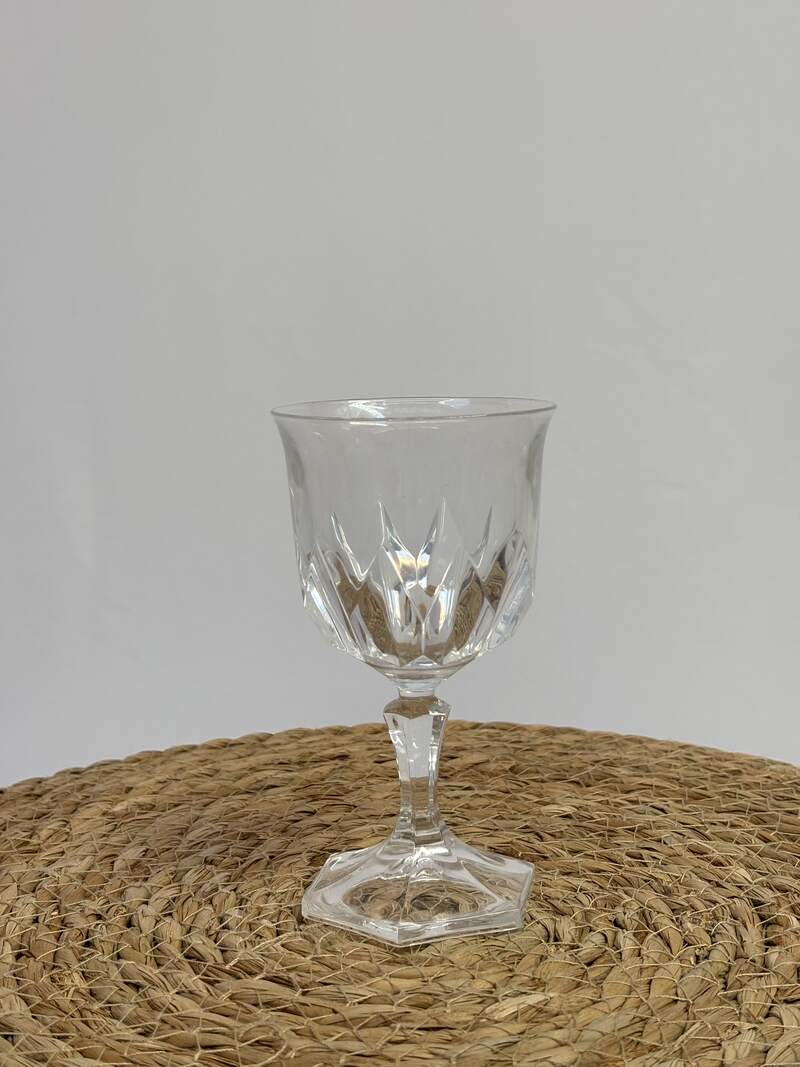 Verre à pied hexagonale