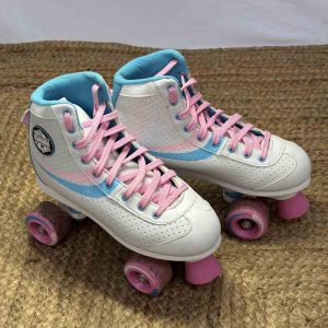 Paire de patins à rouletttes blanc, rose et b