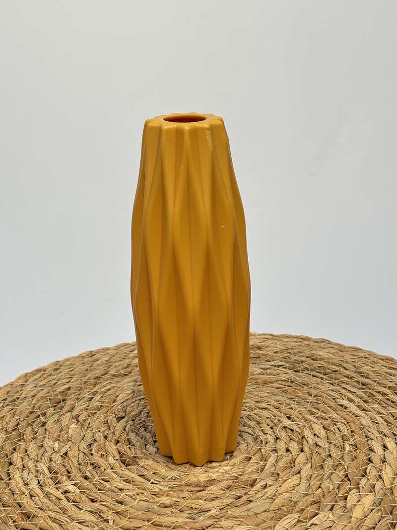 Vase jaune