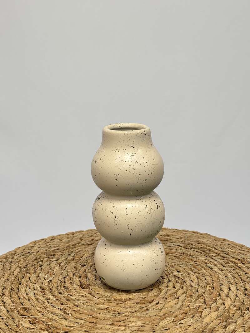 Vase beige tacheté