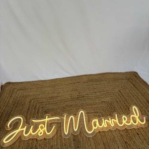 Néon Just Married